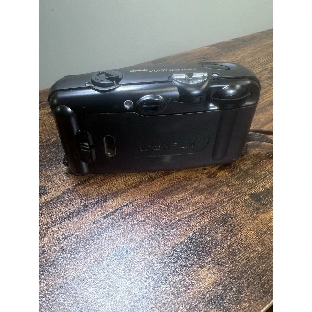 Vintage VIVITAR EZ35 35mm Focus Free Film Point And Shoot Film Camera